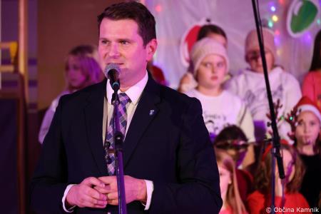 Miklavžev koncert na Osnovni šoli Toma Brejca napolnil telovadnico do zadnjega kotička (14)